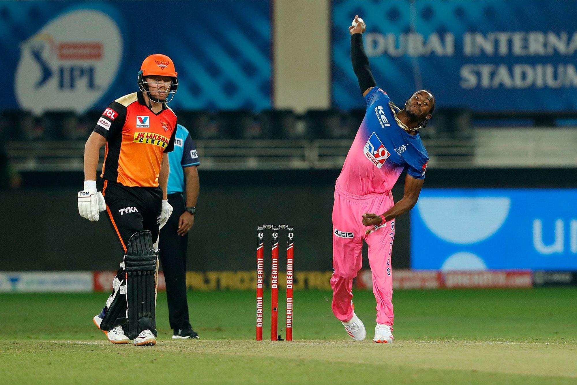 Archer was held back by Smith after his initial burst