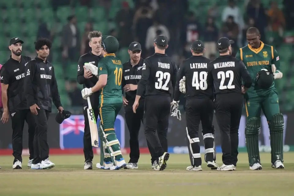 South Africa started well in the chase despite losing the wicket of Ryan Rickelton early.