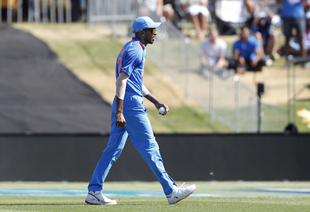 Twitter explodes as Hardik Pandya comes in and 'finishes off in style' for India