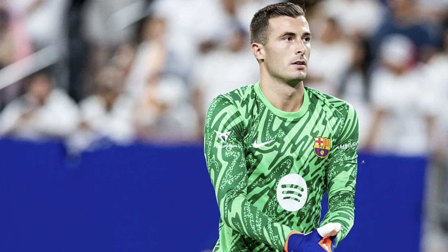 Barcelona considering renewal and loan move for Inaki Pena