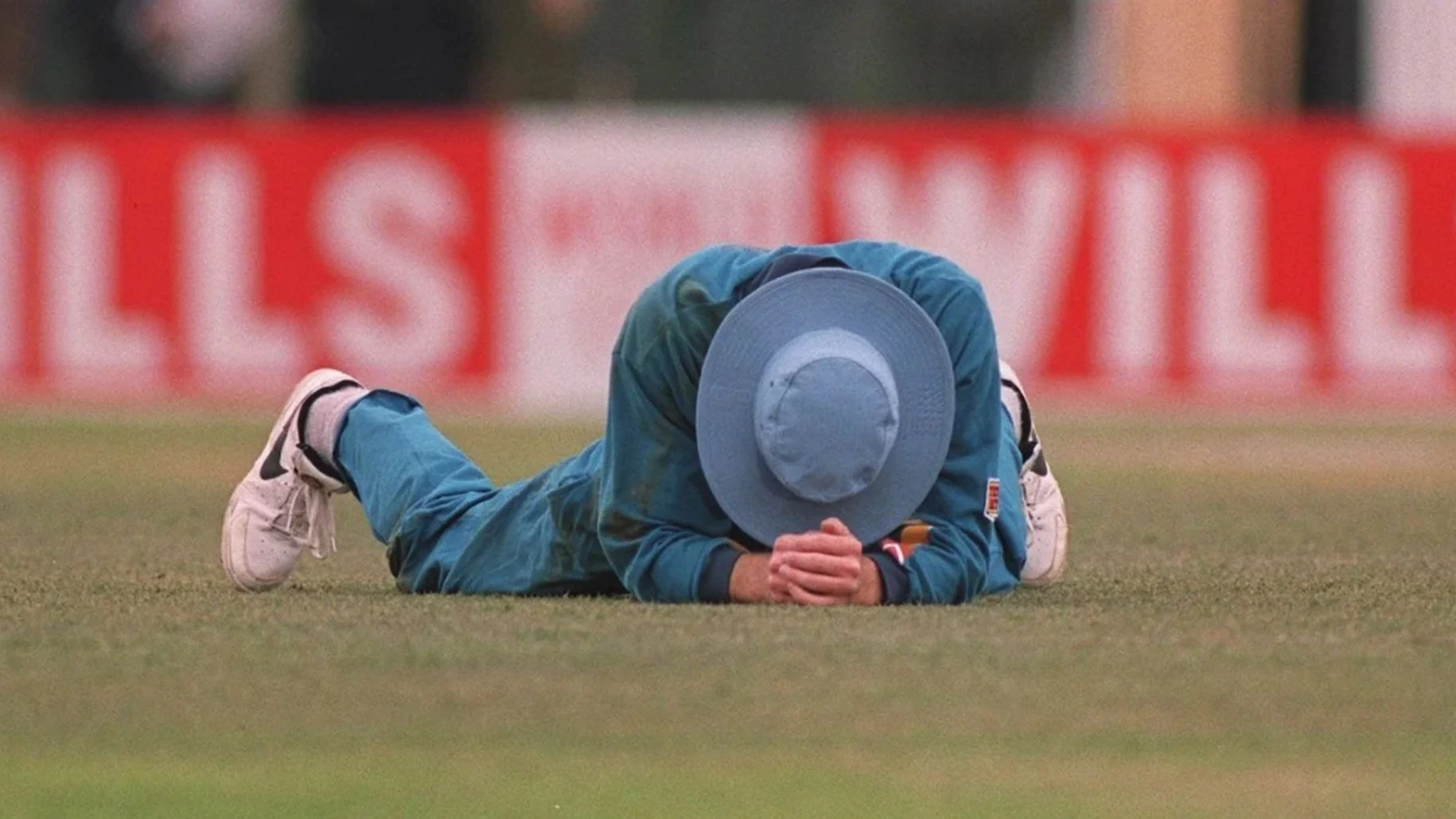 South Africa crushes England in Wills World Cup on 25 February 1996.