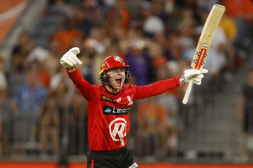 BBL |Twitter on edge as Melbourne Renegades beat Perth Scorchers in nail-biting thriller