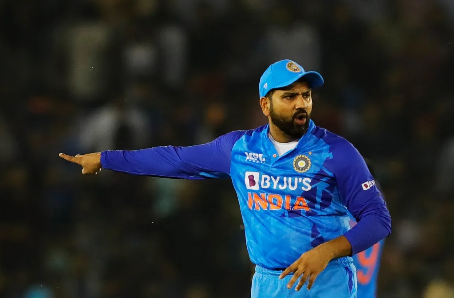 IND vs AUS 2022 | Rohit Sharma doesn't have to do what he is trying considering his range of shots, claims Sunil Gavaskar