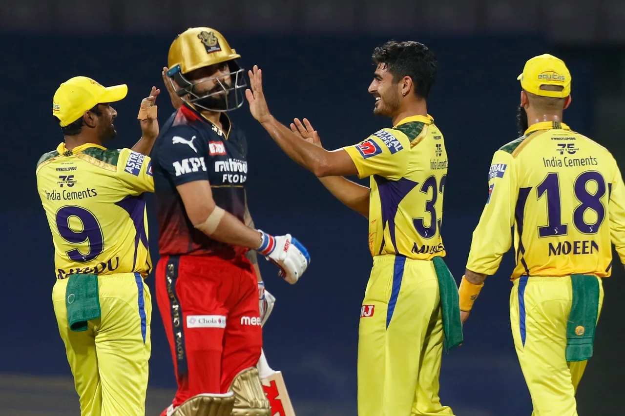 IPL 2022, RCB vs CSK | Twitter reacts as Virat Kohli gets dismissed for 1 run by Mukesh Choudhary