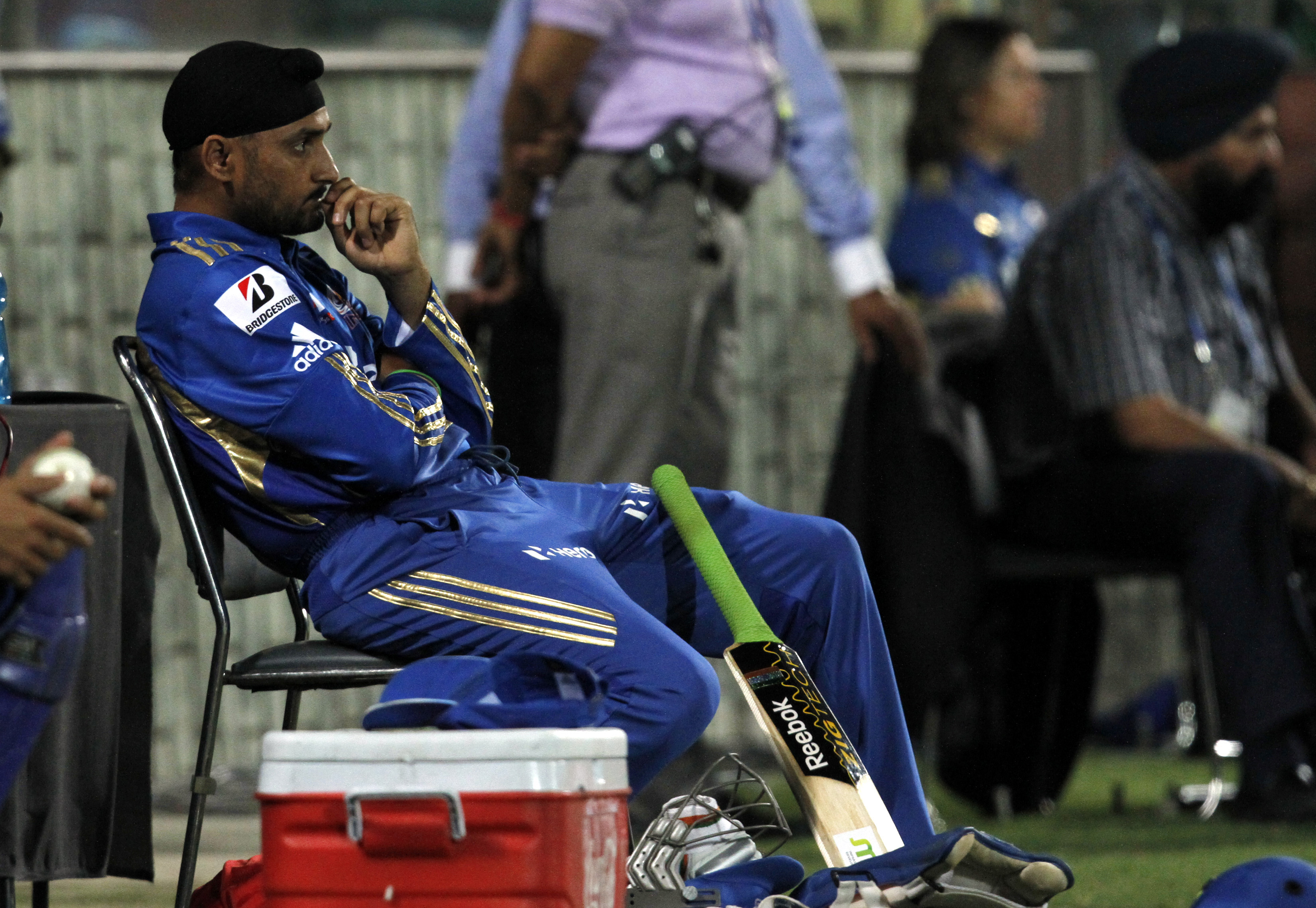 Harbhajan Singh broke down crying while he apologised, says Andrew Symonds