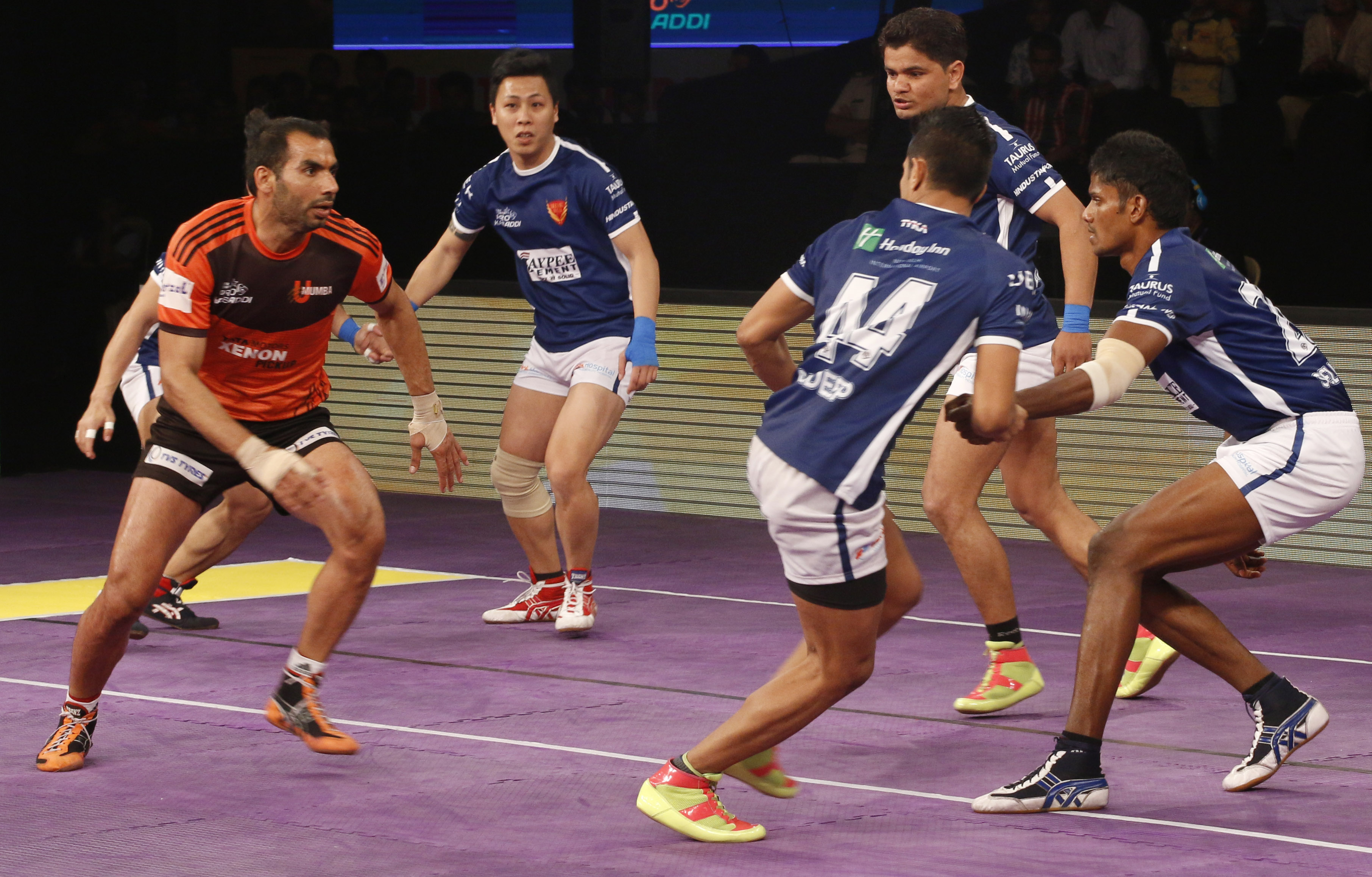 Pro Kabaddi: U Mumba beat Dabang Delhi to finish on top