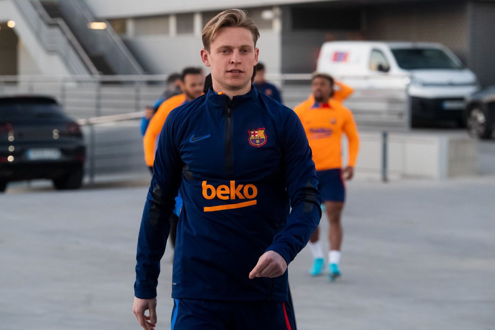 Reports | Chelsea set to battle Manchester United for Barcelona star Frenkie de Jong