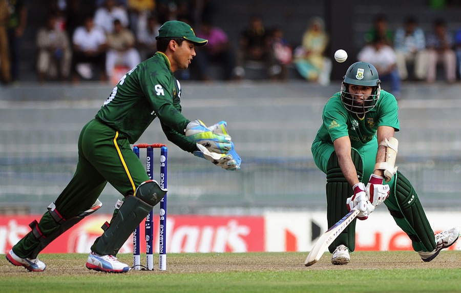 VIDEO | Kamran Akmal confuses commentator by pretending to have caught the ball after dropping sitter