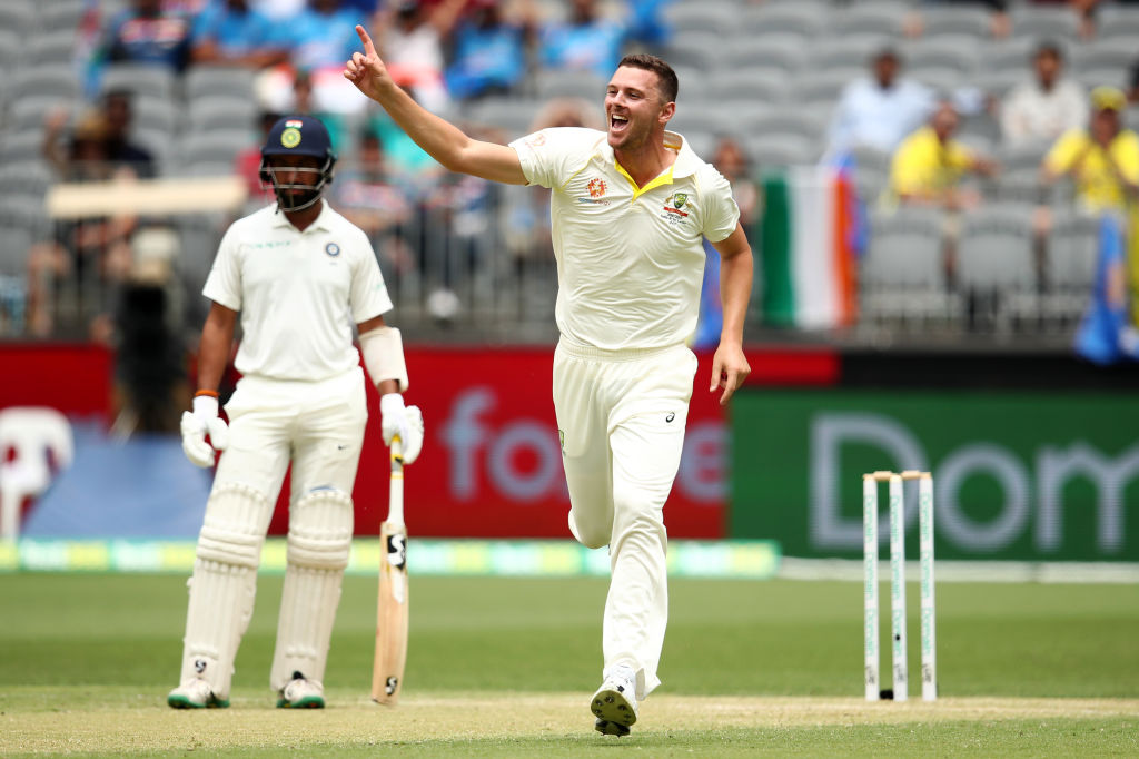 VIDEO | Josh Hazlewood pulls off an Ishant Sharma as Gaffaney fails to notice no-ball