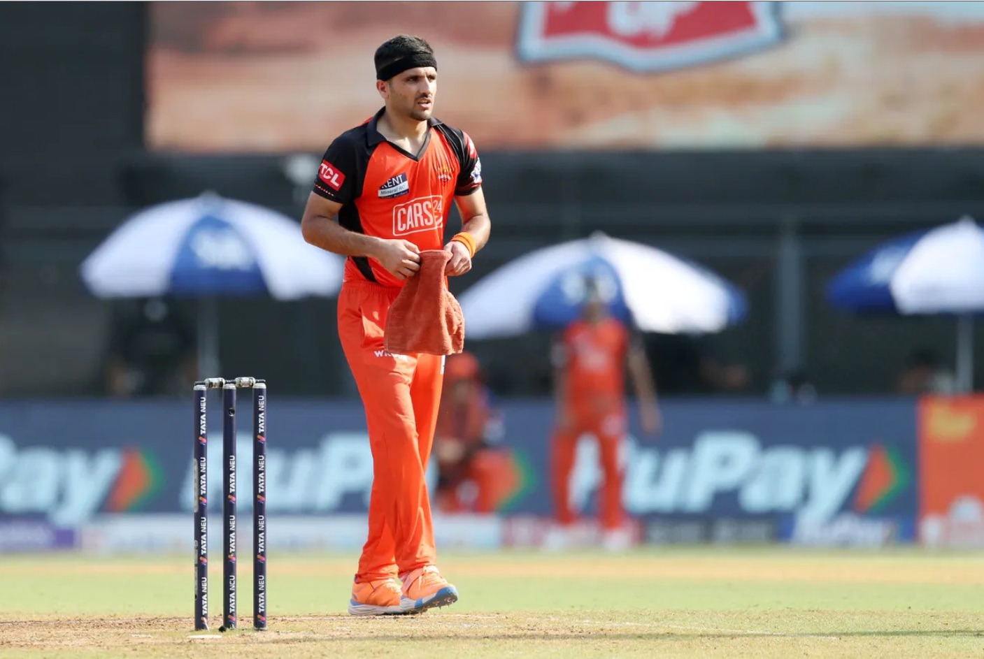 IPL 2022, SRH vs RCB | Twitter reacts as Fazalhaq Farooqi gets hit on injured leg by Faf du Plessis's shot