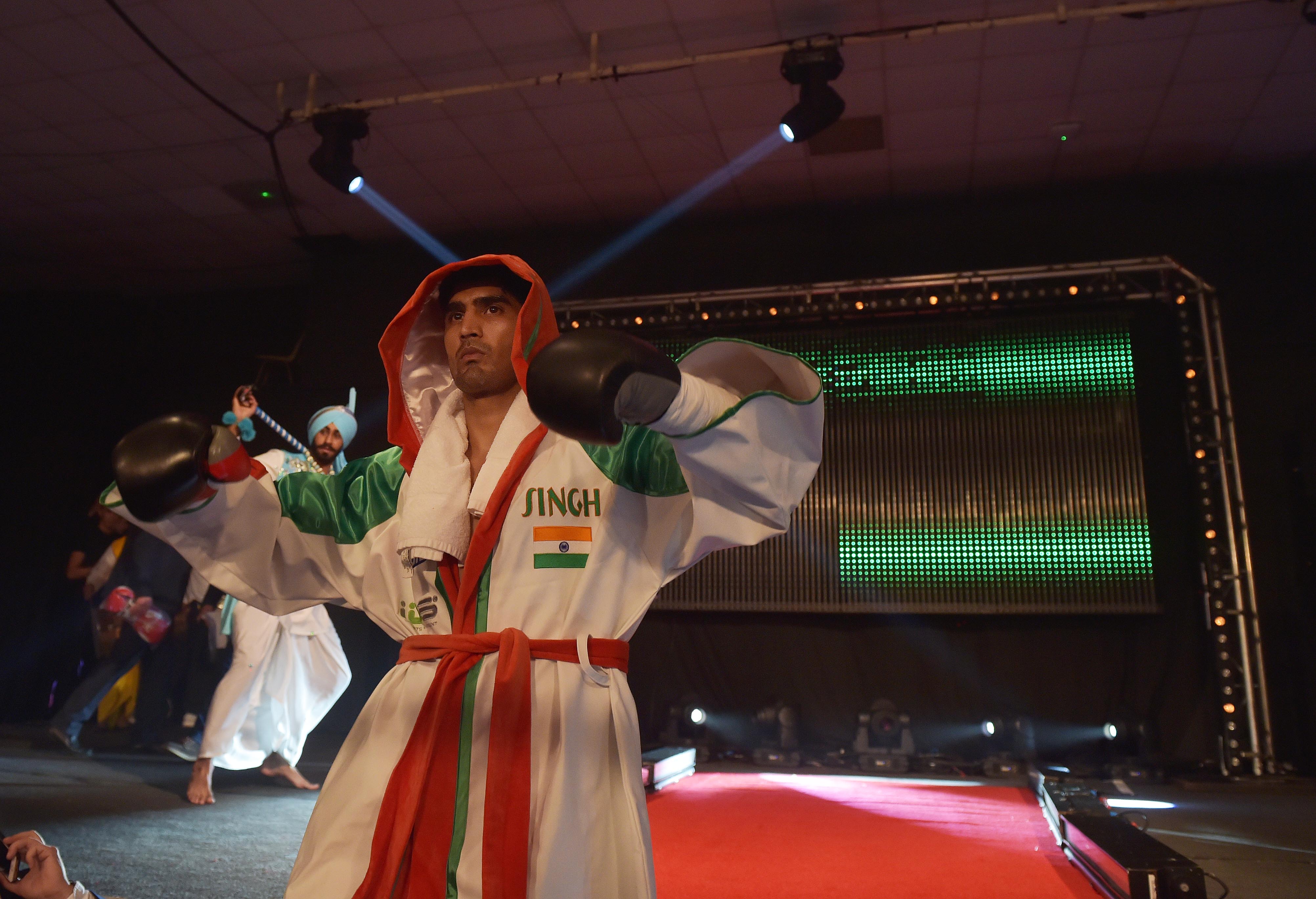 Vijender could bring an Olympic medal after AIBA allows pros fight at Rio