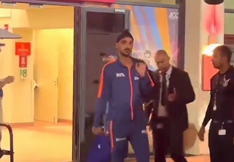 Arshdeep Singh receives ‘traitor’ remark on face while boarding the team bus.
