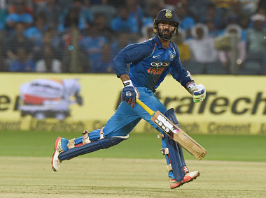 Murali Kartik says he would choose Dinesh Karthik over Suresh Raina in the middle-order