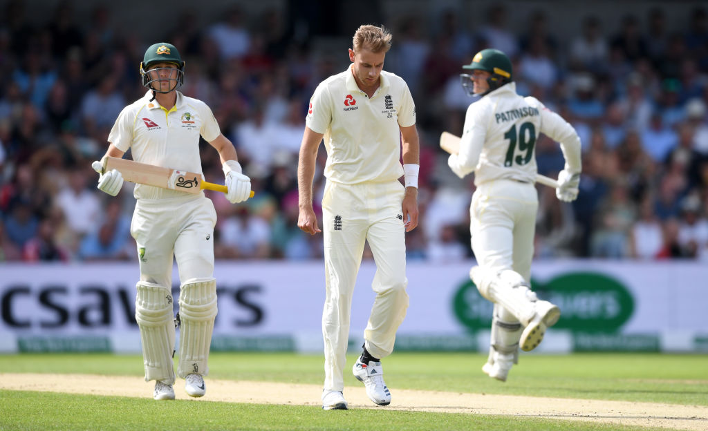 Twitter reacts to Stuart Broad’s schoolboy error of defending the ball