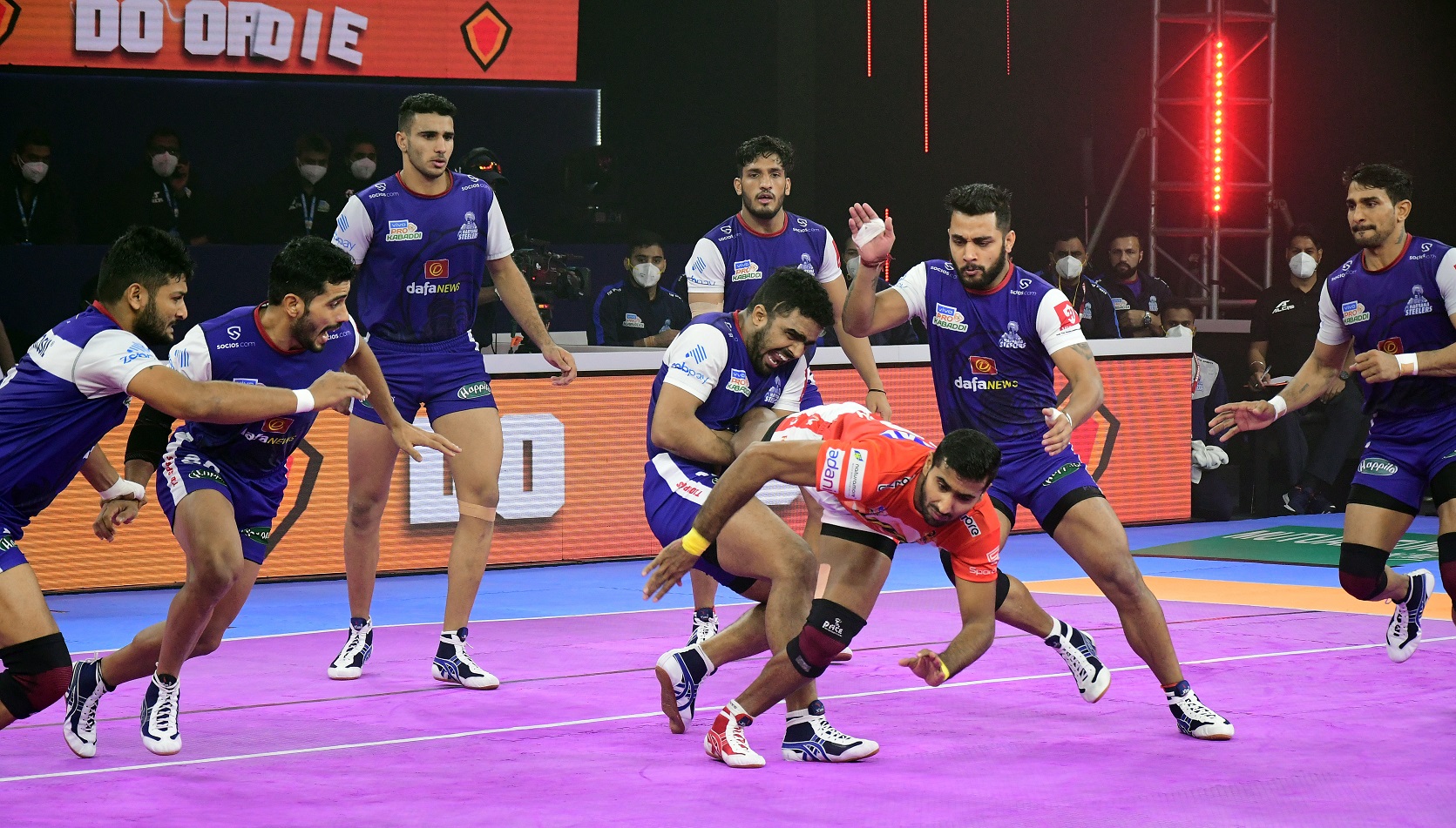 Pro Kabaddi |  Vikash Khandola, Meetu take Haryana Steelers to narrow win over Gujarat Giants 