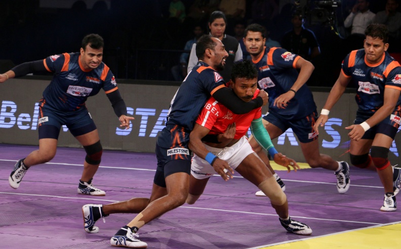 Pro Kabaddi 2016 | Dabang Delhi thrash Bengal Warriors to keep play-off hopes alive