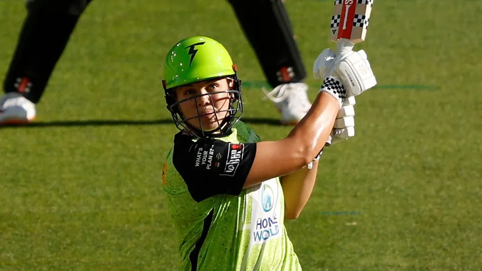 Georgia Voll's struggles with the bat for Sydney Thunder on Sunday were compounded with a blow to the head against the Hobart Hurricanes