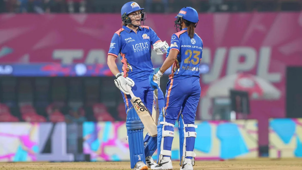 Harmanpreet Kaur and Nat Sciver Brunt