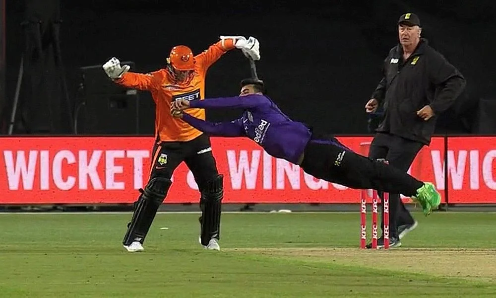 WATCH, BBL | 'Flying' Shadab Khan produces all-time BBL classic catch with gravity-defying effort