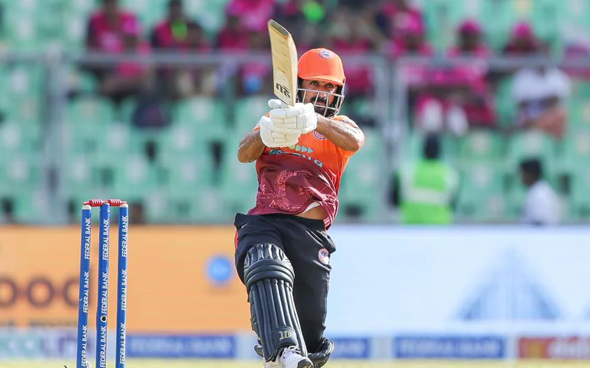 Nizar smashes 11 sixes in last 12 balls