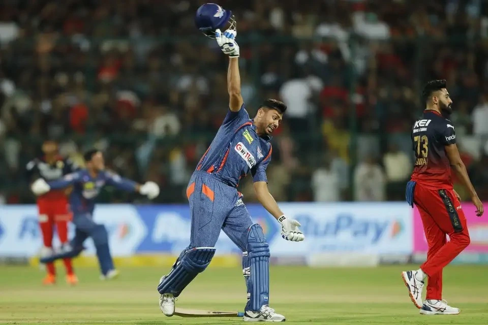 In the IPL 2023 season, Lucknow Super Giants went against Royal Challengers Bengaluru at the Chinnaswamy Stadium.
