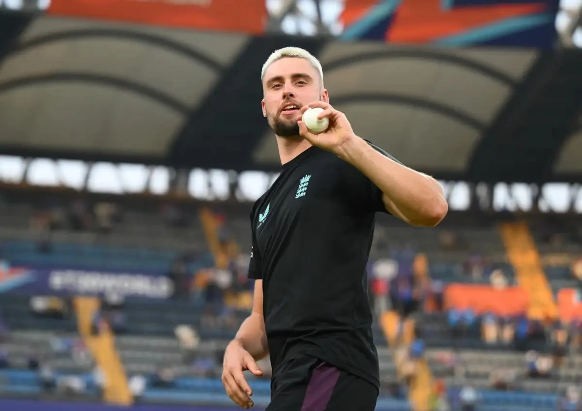 acks was only able to score 233 runs for the team in the last season.