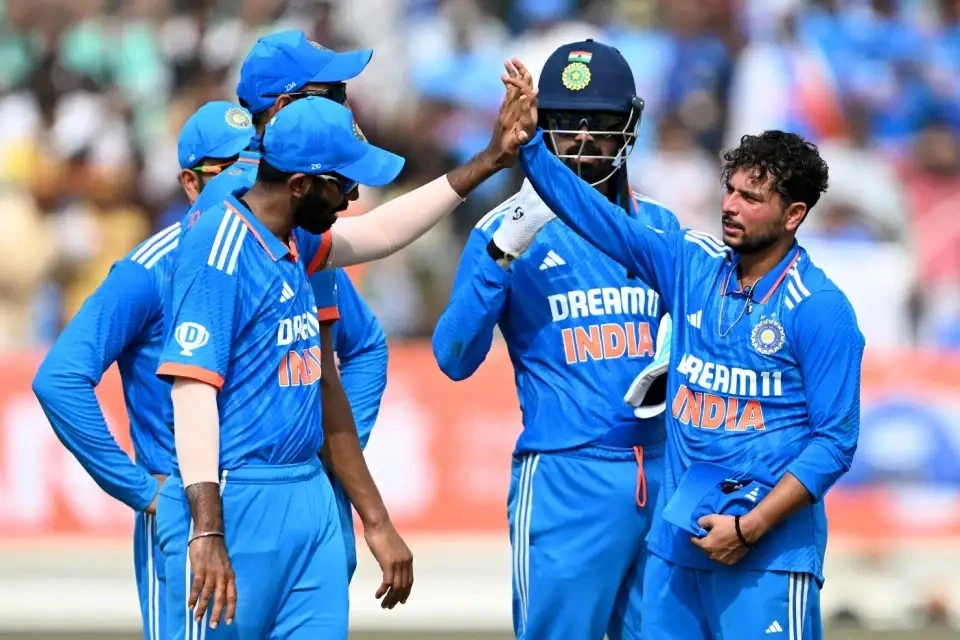 Steve Smith scored 74, Marnus Labuschagne smashed 72, and Mitchell Marsh got out at the score of 96.