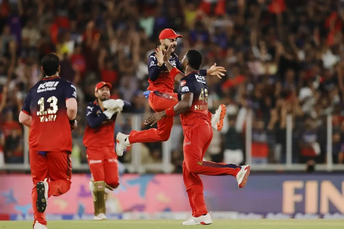 This Funny Moment of Kohli Mimicking Romario Shepherd Is Going Viral.