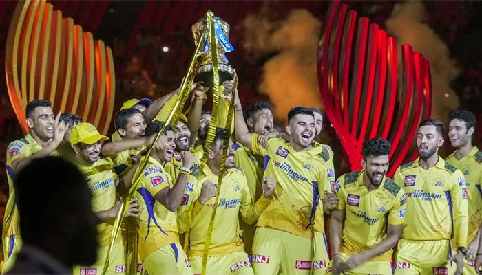 CSK with the IPL 2023 trophy.