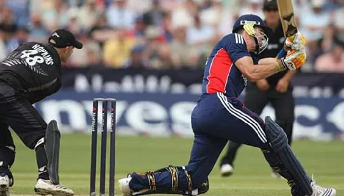 Kevin Pietersen playing the switch-hit against New Zealand.