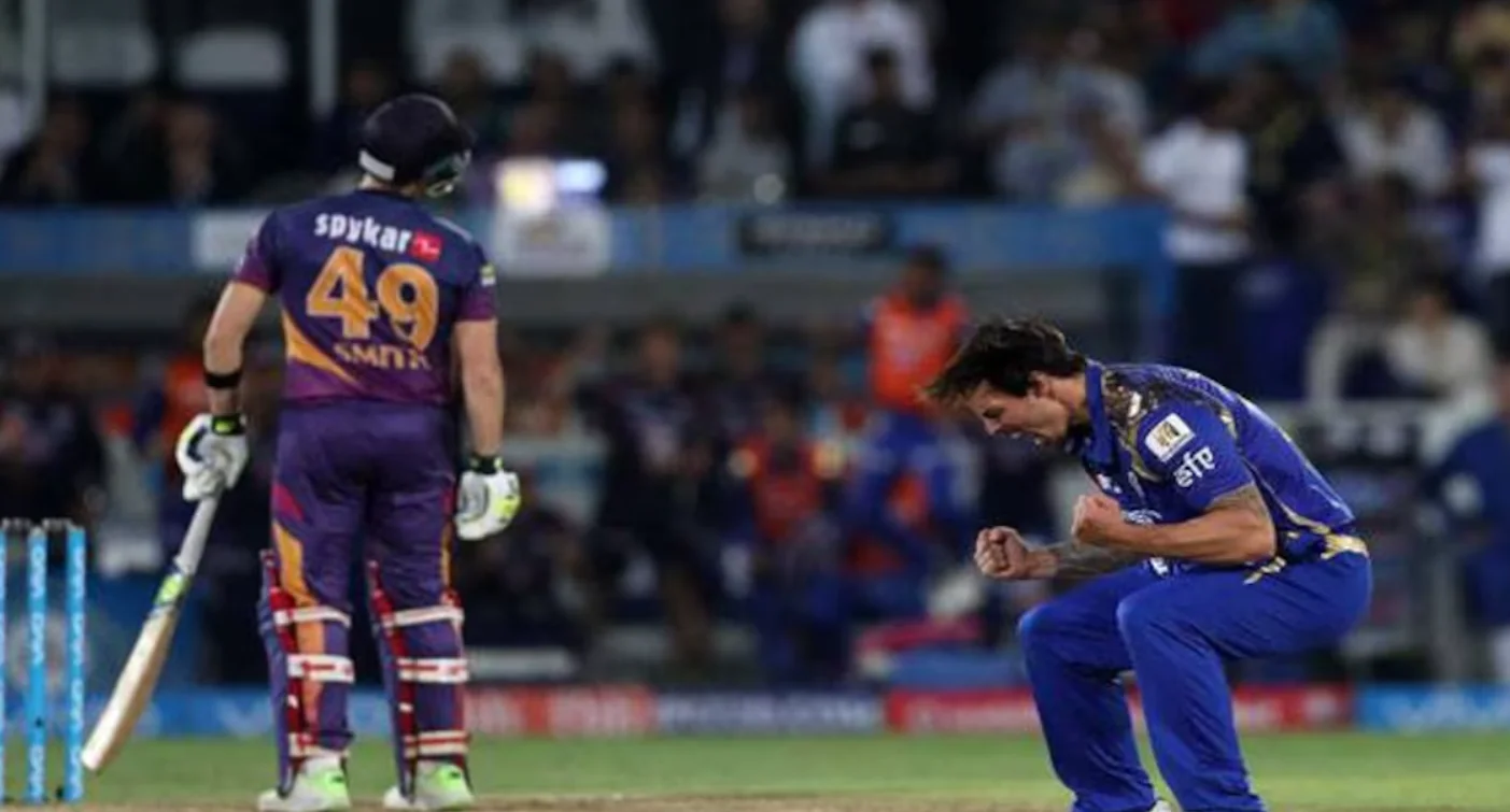 Mitchell Johnson celebrates after getting Steve Smith out in the Finals.