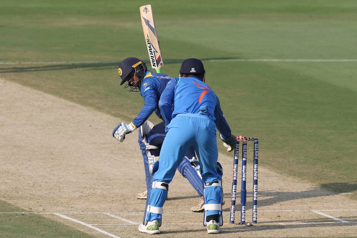 Twitter reacts to Dhoni's brilliant stumping to dismiss Tharanga