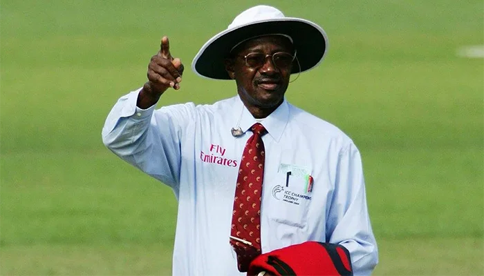 Steve Bucknor giving his decision in an International match.